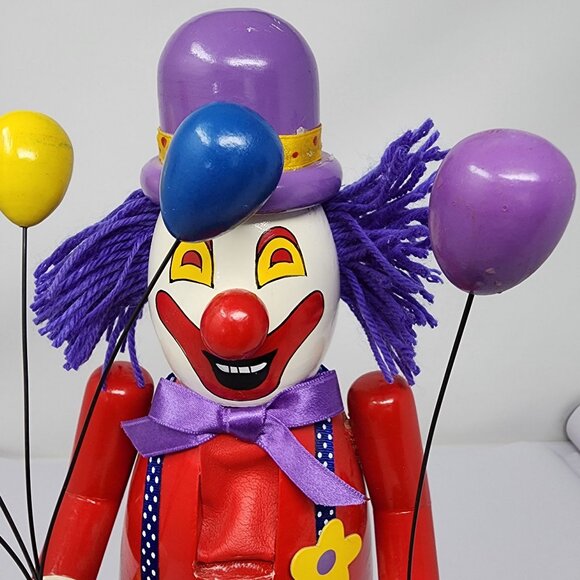Buster The Clown 1998 15" Nutcracker Figurine With Balloons Vintage As Is - Picture 13 of 14